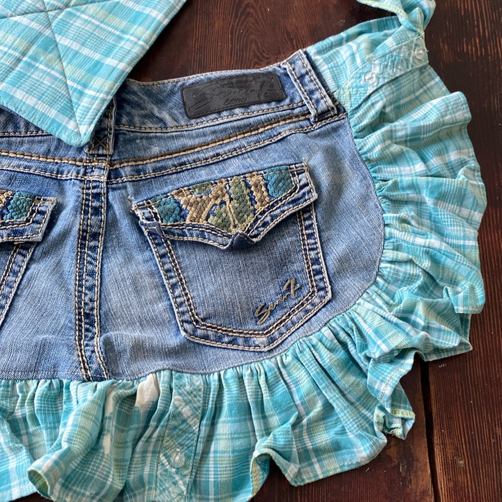 Adorable Homemade apron and oven mitt set